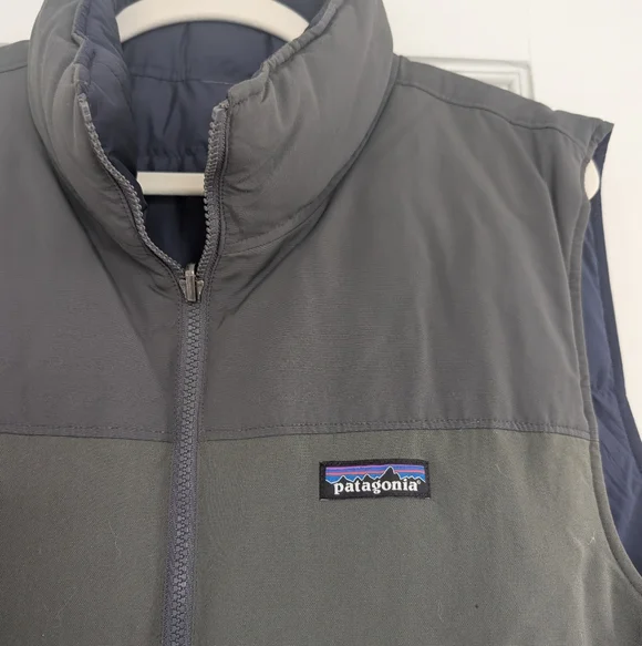Men's Patagonia Reversible Navy Quilted Puffer Vest - Picture 5 of 6